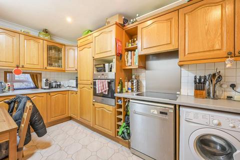 3 bedroom flat for sale, Mile End Road, London E3