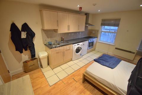 Studio to rent, Southampton Street, Reading