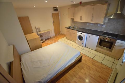 Studio to rent, Southampton Street, Reading