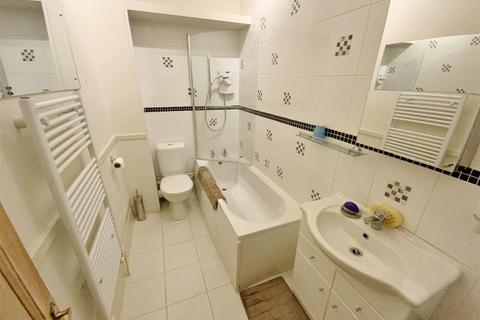 2 bedroom flat to rent, Brunswick Place, Hove