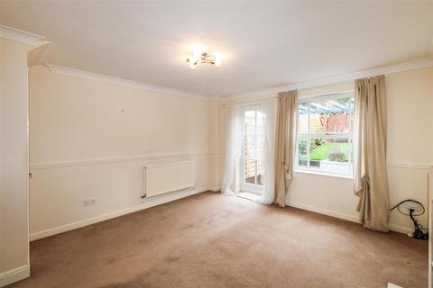 2 bedroom townhouse to rent, Stead Hill Way, Bradford BD10