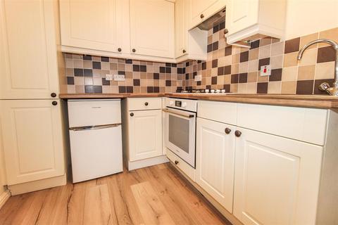 2 bedroom townhouse to rent, Stead Hill Way, Bradford BD10