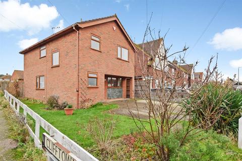 4 bedroom detached house for sale, Sussex Gardens, Herne Bay