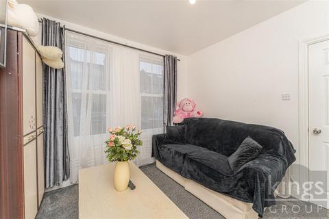 2 bedroom ground floor flat for sale, Hitcham Road, London