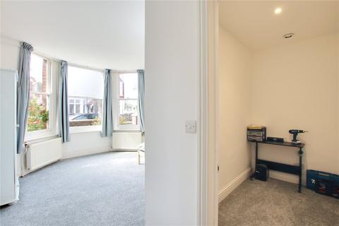 2 bedroom flat for sale, Warwick Gardens, Worthing, West Sussex, BN11