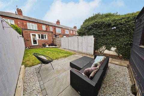 3 bedroom terraced house for sale, Louis Drive, Hull