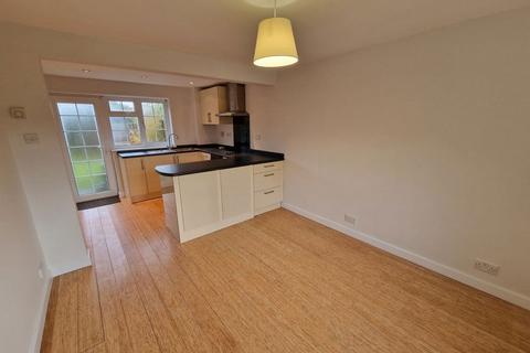 3 bedroom terraced house to rent, DOCKING