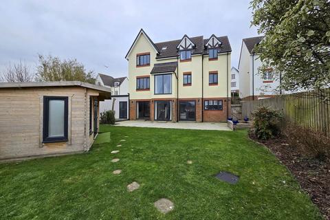 5 bedroom detached house for sale, Field End, Bideford