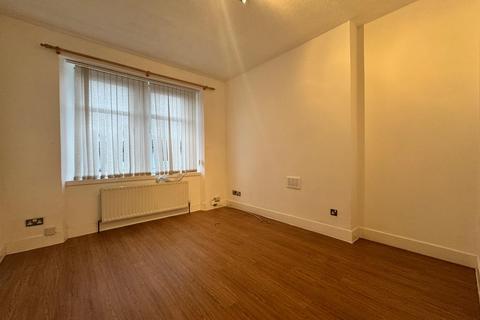 1 bedroom flat to rent, Bridge Street, Linwood PA3