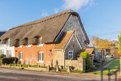 3 bedroom cottage for sale, West Street, Ventnor PO38