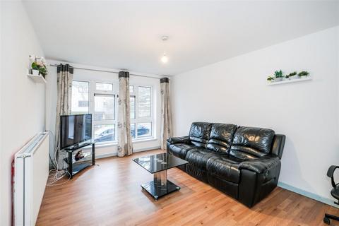 1 bedroom flat for sale, Wyemead Crescent, Chingford