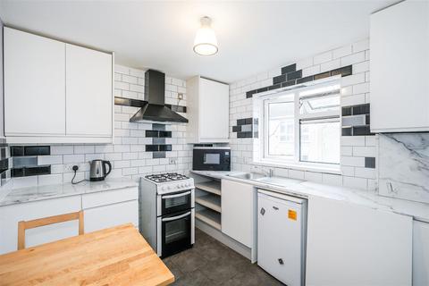 1 bedroom flat for sale, Wyemead Crescent, Chingford