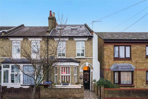 3 bedroom end of terrace house for sale, Gilbert Road, London SW19