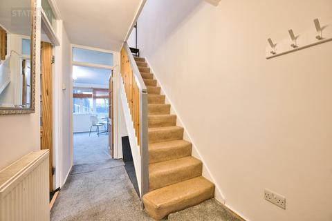 2 bedroom maisonette to rent, Vernon Road, Off Roman Road, Bow, East London, E3