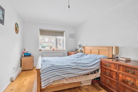 3 bedroom apartment for sale, St. Pauls Avenue, London, NW2