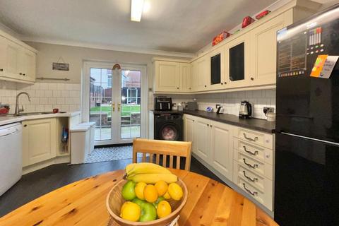 3 bedroom house for sale, Station Road, Ryhill, Wakefield