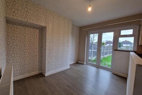 3 bedroom semi-detached house to rent, Wood End Road, Wednesfield WV11