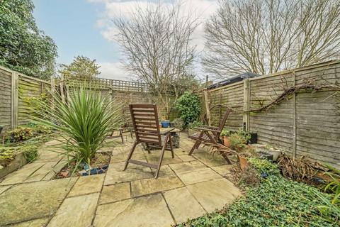 25 Browns Road, Surbiton, KT5 8ST