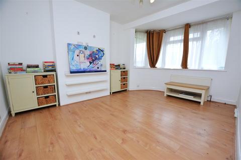 2 bedroom maisonette to rent, Windsor Avenue, Colliers Wood SW19