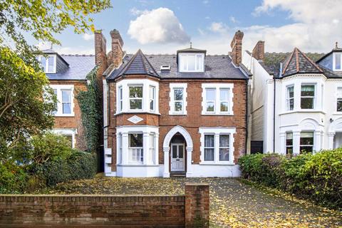 2 bedroom flat for sale, Mount Park Road, London W5