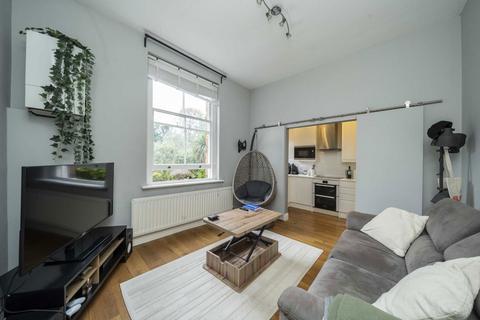 2 bedroom flat for sale, Mount Park Road, London W5