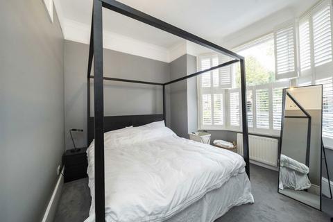 2 bedroom flat for sale, Mount Park Road, London W5