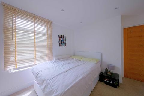 2 bedroom flat to rent, Nicholsons Lane, Maidenhead, SL6