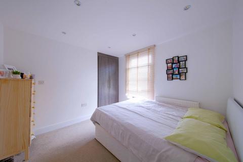 2 bedroom flat to rent, Nicholsons Lane, Maidenhead, SL6