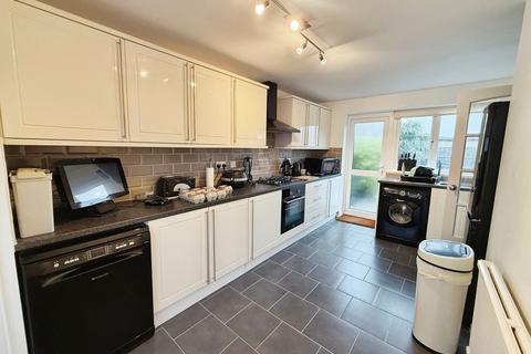 2 bedroom terraced house for sale, Abbotts Drive, Stanford-Le-Hope, SS17