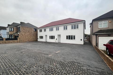 4 bedroom terraced house for sale, Frederick Road, Rainham