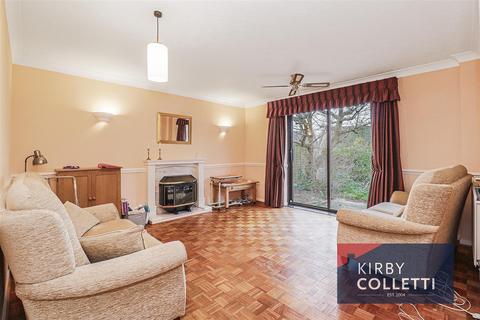 2 Hazel Close, Waltham Cross, EN7 6NJ