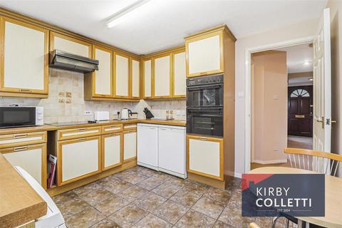 2 Hazel Close, Waltham Cross, EN7 6NJ