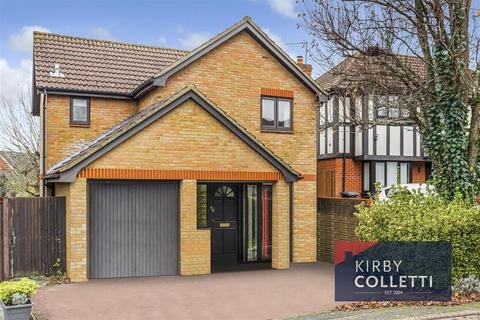 2 Hazel Close, Waltham Cross, EN7 6NJ