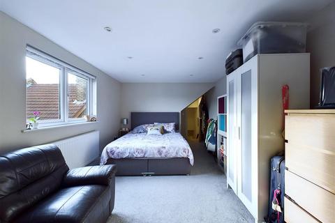 undefined, Brighton Road, South Croydon CR2
