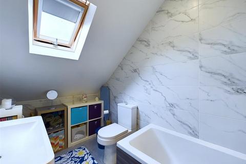 undefined, Brighton Road, South Croydon CR2
