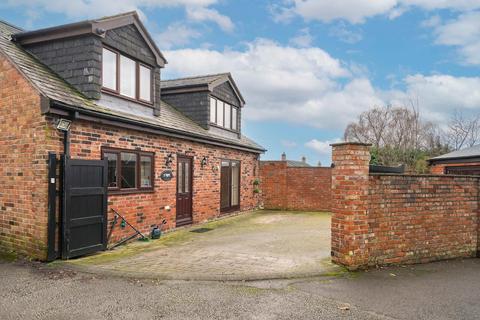 3 bedroom detached house to rent, Lower Goodwin Fold, Bolton, Greater Manchester, BL2