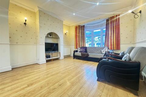 4 bedroom end of terrace house for sale, Hamilton Avenue, Ilford