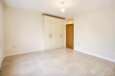 2 bedroom flat to rent, Glendale Gardens, Leigh-On-Sea