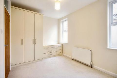 2 bedroom flat to rent, Glendale Gardens, Leigh-On-Sea