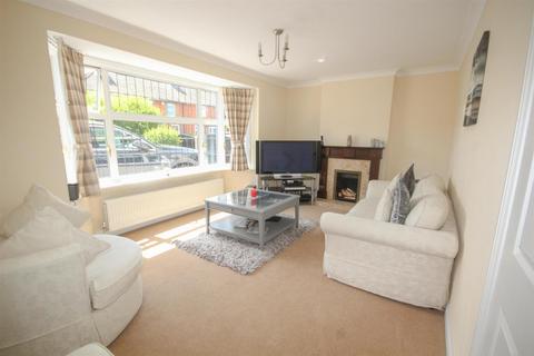 4 bedroom house to rent, Woodman Road, Brentwood