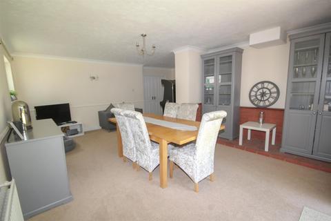 4 bedroom house to rent, Woodman Road, Brentwood