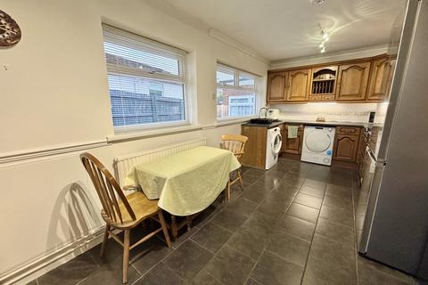 40 Delffordd, Rhos, Swansea, SA8 3EL