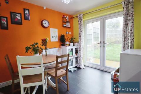 3 bedroom detached house to rent, Weir Way, Coventry