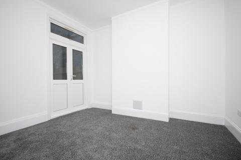 2 bedroom flat to rent, Dongola Road, Seven Sisters, N17