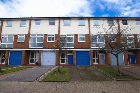 3 bedroom terraced house to rent, North Walls, Chichester