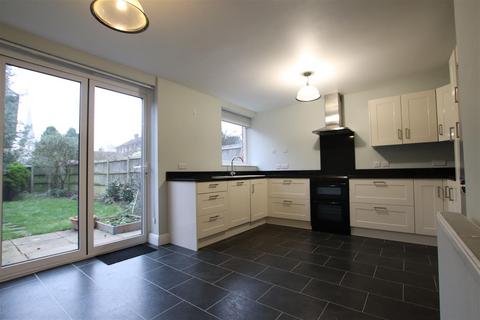 3 bedroom terraced house to rent, North Walls, Chichester