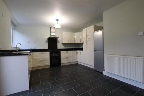 3 bedroom terraced house to rent, North Walls, Chichester