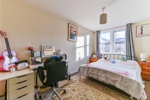 9 Porchfield Close, Sutton, SM2 6TU