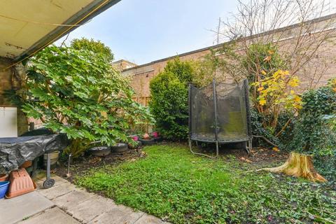 9 Porchfield Close, Sutton, SM2 6TU