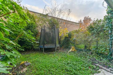 9 Porchfield Close, Sutton, SM2 6TU